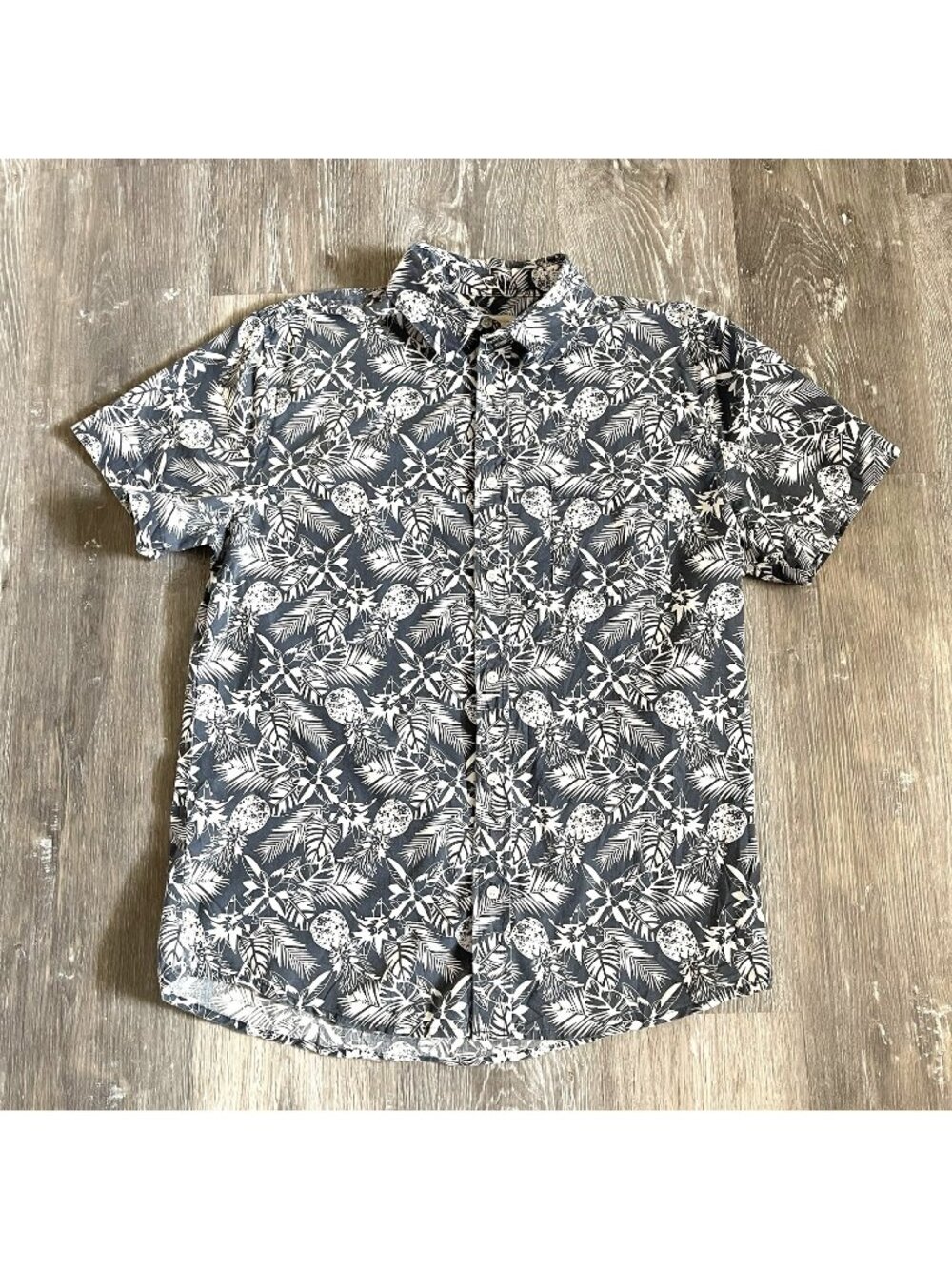 Island Haze Hawaiian Shirt Men's Size M Floral Tropical Pineapple Blue White